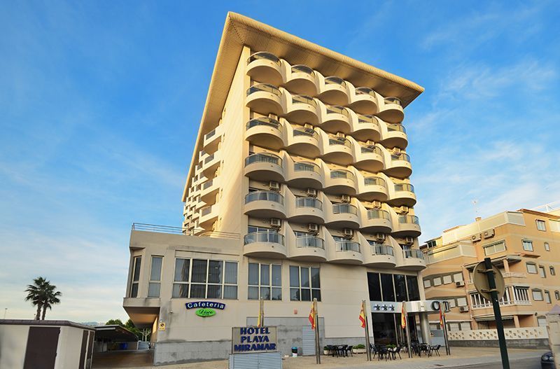 cafeteria-terraza-hotel-playa-miramar-exterior-dia